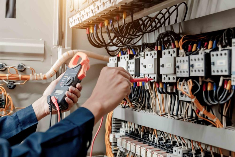 Électricien à Cuers